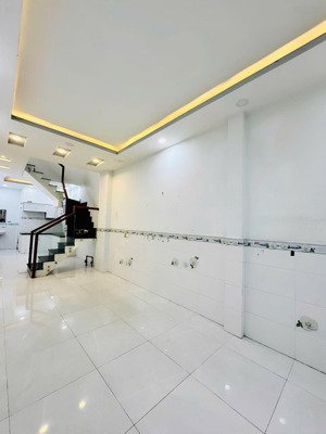 đường xe hơi thông - nhà đúc 2 tầng, cạnh vườn lài - dtsd gần 80m2 - chỉ 4 tỷ 1