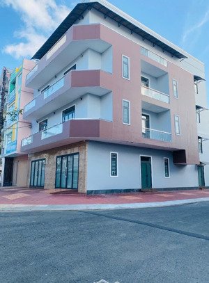 cho thuê nhà trệt 3 lầu góc 2 mặt tiền 1.100m², điện 3 pha - pccc, kdc 586, cần thơ | 45 triệu