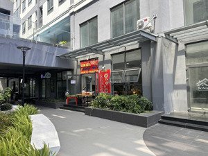 căn hộ khối đế (sử dụng như nhà phố) đăng ký ở và sử dụng để kinh doanh. giá từ 3tỷ500