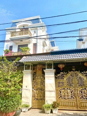 biệt thự đẳng cấp 250m2 linh trung thủ đức chỉ 24,5 tỷ dòng tiền 50 triêụ.