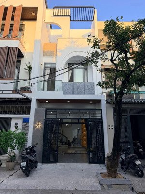 bán nhà mặt phố hải châu 3 tầng - 5 ngủ khu trường đại học