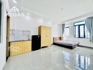 studio rộng full nội thất cửa sổ siêu thoáng