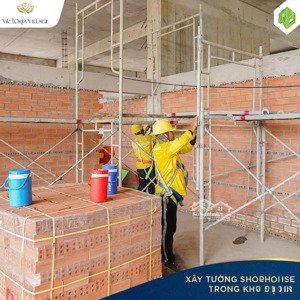 căn hộ 1pn+ (có thể bố trí 2pn ) giá có vat chỉ 4.7 tỷ tầng thấp, 4.8 tỷ tầng đẹp. hl 