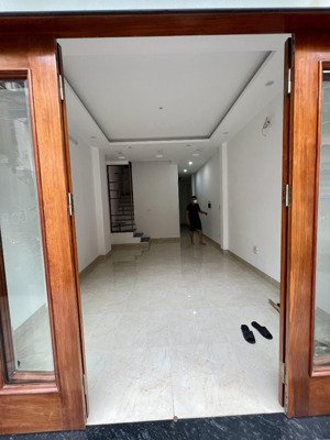 đại từ nhà mới tinh 6 tầng, thang máy xịn, ngõ cực thoáng