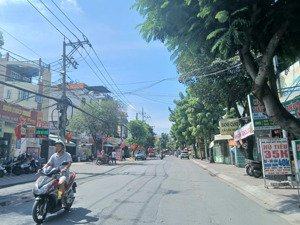 măt tiền kinh doanh 7,2x39m2 nhà cấp 4
lê văn thịnh, bình trưng tây, quân 2