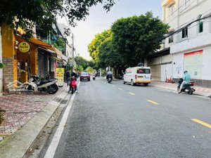 hàng hiếm ! nhà cho thuê sát mặt tiền dân chủ - thủ đức - 97m2 hẻm xe hơi - thu nhập 22tr/th