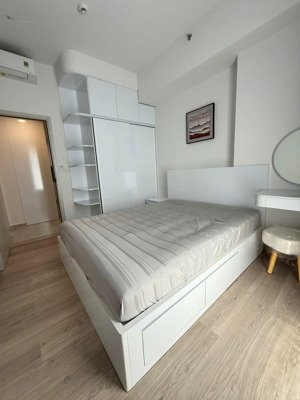 chính chủ cần bán nhanh căn hộ dockland dt 125m2, 3pn, 2wc, giá 6ty7 có 2 ban công 