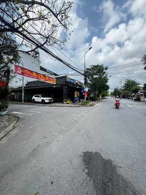 bán lô đất biển góc 2 mặt tiền đường nguyễn chánh đi thẳng ra bãi tắm biển, dt 444m2 mt dài 25 mét