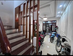 bán nhà phố dịch vọng hậu, cầu giấy, 48m2, vừa ở vừa kinh doanh, ô tô 20m, mặt ngõ thông, 13 tỷ