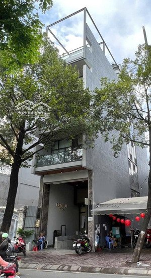 siêu phẩm tòa nhà view nhánh sông quận 1 hầm + 7 tầng khoảng không trước nhà 70m dòng tiền 1.5 tỷ/n