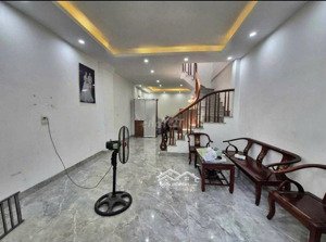 bán nhà đường trần duy hưng, 45 m2. 3 tầng 3 ngủ. giá hơn 8 tỷ. sổ đỏ chính chủ, pháp lý chuẩn.