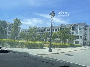 với giá 135tr/m2 đất lk gần trung tâm cơ hội đầu tư sinh lời cao hoặc để ở tại hidode roayl park