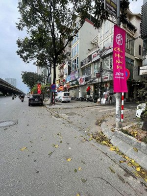 nónggg. bán nhà khuất duy tiến, thanh xuân. dt 42m2. cấp 4. mt 3.8m2. giá 14.9 tỷ