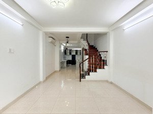 cầu kiệu giáp q1,q3 - 1 sẹc , gần mặt tiền - 4.2 x 11.5 - 4 tầng 4pn , sân thượng - 6.85 tỷ còn tl