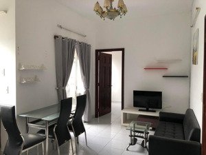 cần cho thuê căn hộ ngọc khánh quận 5, dt : 70 m2, 2pn, giá : 12 tr/th