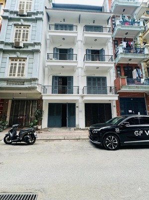 bỏ sót siêu phẩm nguyễn khánh toàn, dt: 98m2 rộng 7,6m, phân lô ô tô tránh, phù hợp xây nhà văn phò