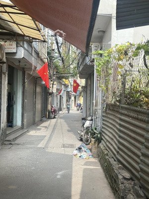 10,7 tỷ ba đình, dt 55m2, mt 4m, cực gần ô tô, sát mp, 2 thoáng ngõ thông cực hiếm