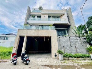 cho thuê nhà: biệt thự sân vườn 2 lầu tuyệt đẹp - full nội thất cao cấp - kdc nam long - giá: 55 tr