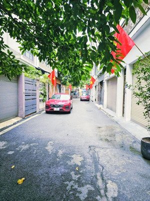 cho thuê nhà lý sơn, ngọc thụy, long biên, dt 110m2 x 6t thang máy, oto 2 chiếc