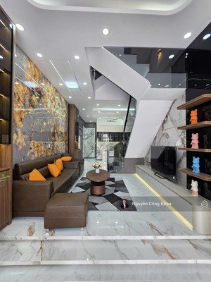 bán nhà 2 mặt tiền, 3 phòng ngủ, full nội thất, kdc gần chợ thông dụng 50m, p.tân đông hiệp, dĩ an