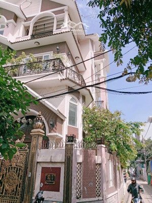 biệt thự đẹp căn góc chủ xây ở cần bán gấp. 125 m2. hxh 6m. giá 18.5 tỷ tl