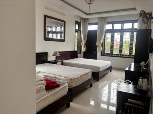 bán villa 2 tầng mt đường lớn trung tâm hội an.