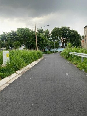 bán gấp 5 lô đất nền có vị trí tốt lê đức thọ p15 q. gò vấp dt 60m2 giá 2tỷ280tr, sổ hồng riêng