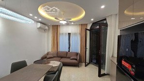 nhỉnh 12 tỷ một chút mua được nhà 5 tầng thang máy ngay trần duy hưng- tặng full nội thất