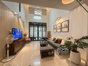 11ty9 -hxh nguyễn văn công -5 tầng 5pn gần cv gia định bv 175