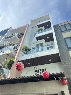 giáp phú nhuận, gần sân bay, v xoay phạm văn đồng, hẻm 4,5m, ôtô vào nhà * 64m2 *4tầng *hơn 11 tỷ