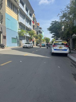 bán nhà mặt tiền trần nhật duật p.tân định, quận 1.- diện tích : 5x15m 4tầng giá 33tỷ