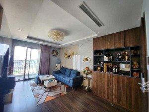 cần bán gấp căn 70m2 2 ngủ giá 8 tỷ view mặt võ chí công