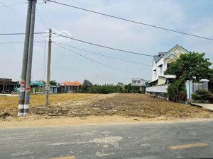 cách kcn tân kim khoảng 2km mặt tiền xe hơi ngang 5 90m thổ chỉ 550tr sổ hồng riêng. long an .