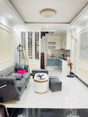 bán nhà đại từ, 40m2 x 5tầng, mt4m,nhà đẹp,mới,ngõ 3m,nông,giá 7,15 tỷ,sđcc