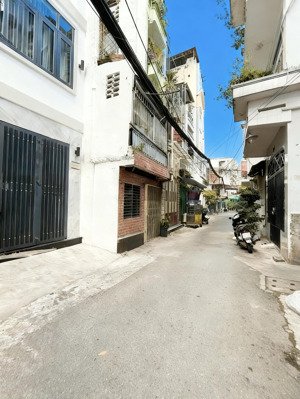 chủ giảm 500 triệu nhà 3 tầng hxh quận 1, gần chợ bến thành