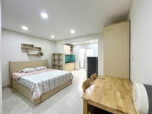 cho thuê căn hộ ngay trung tâm phú nhuận, mới 100%, 48m2, gần sân bay. liên hệ qlinh)