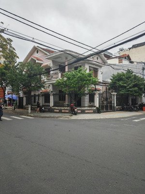 cho thuê nhà 2 tầng 2 mặt tiền khu phố du lịch hàn quốc, thuận tiện kinh doanh tất cả ngành nghè