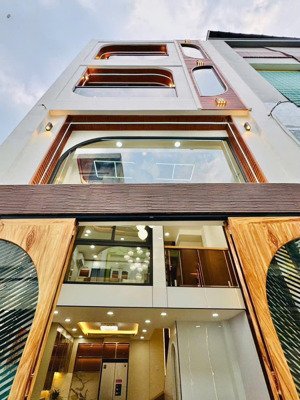 bán gấp nhà đ.võ thị sáu, p.xuân hòa q.3. giá: 4,9 tỷ. dt: 65m2. 4tầng. sổ hồng riêng. hẻm xe hơi