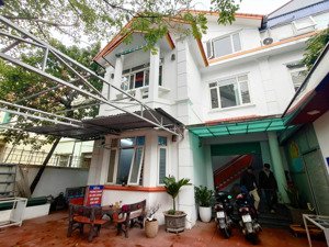 cho thuê biệt thự căn góc đường xuân la, p xuân đỉnh dt 300m2, 3 tầng, vị trí siêu đẹp 70tr/tháng