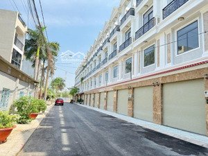 nhà phố đường quốc lộ 13 p. hiệp bình phước thủ đức, (55m2) giá chỉ 3 tỷ 9 sổ riêng đường 8m