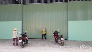 nhà xưởng cho thuê phường an phú đông quận 12 dt: 400m giá 22 triêu/tháng lh; 