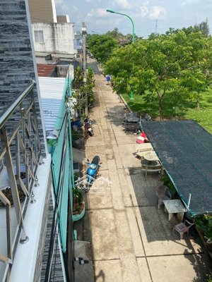 nhà 2 tầng kdc nguyễn bình 3.2x11m, view bờ kè thoáng mát, giá 1.8 tỷ - 2pn, 3wc