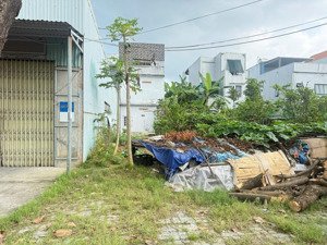 cắt lỗ gấp 100m2 mt5m kd+ở xd hầm+9 nổi+tum đ.ng xí rộng 11m lề 5m ngay khu f cách biển 700m&mega