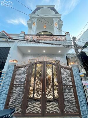 Nhà lầu xây mới 3 phòng ngủ - Full nội thất - Hẻm 388 Nguyễn Văn Cừ