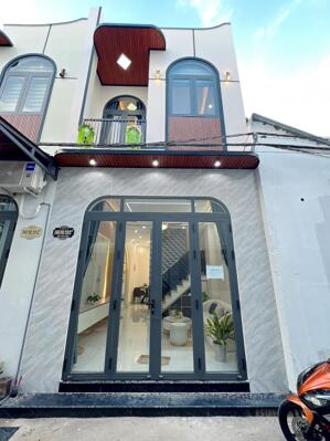 Nhà trệt lầu xây mới Full nội thất - Gần Trường Cao đẳng Y Tế và Siêu Thị Lotte