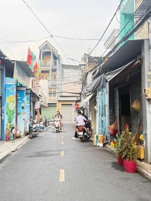 nhà shr , mặt tiền tmt q12
giá chỉ : 3tỷ750 tl kinh danh buôn bán mọi nghành nghề
-----------//-