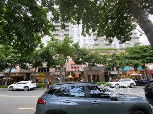 cho thuê shophouse sarimi 3 tầng giá 100triệu/tháng. lh: em vương