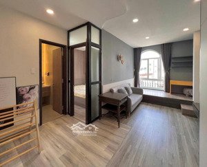 cho thuê cc mini 1pn, 1 phòng khách rộng, nội thất đẹp xịn, thang máy, ban công nắng, ngay giáp q1