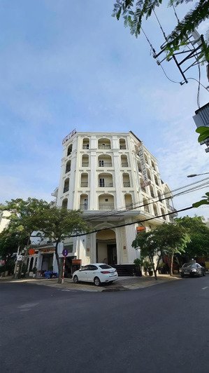 bán khách sạn 5 sao lô góc,trung tâm quận 7,dòng tiền 200 triệu mỗi tháng, giá 44 tỷ x