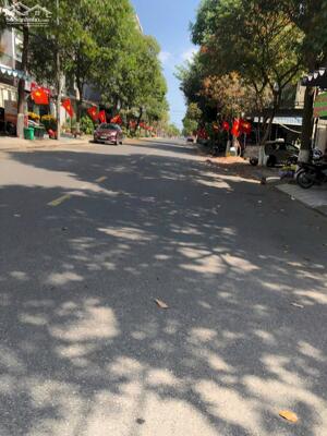 BÁN ĐẤT MT TRẦN VĂN LAN, CẨM LỆ, GIÁ RẺ NHẤT KHU VỰC